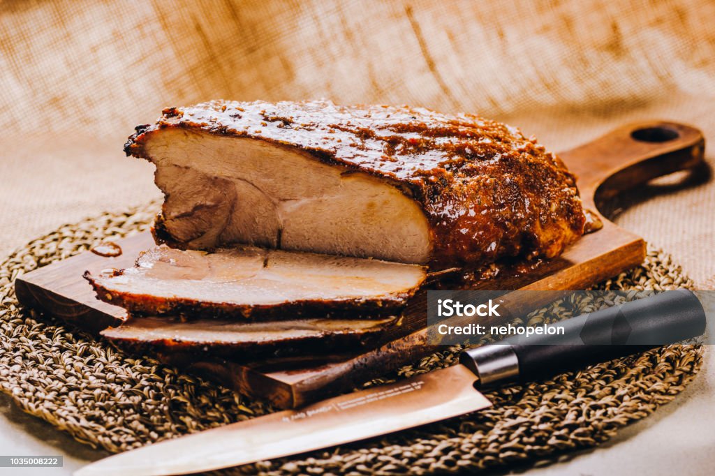 Foto de Pedaço De Pernil De Natal Carne De Porco Assada e mais fotos de  stock de Carne de Porco - Carne de Porco, Assado, Assado - Prato Principal  - iStock