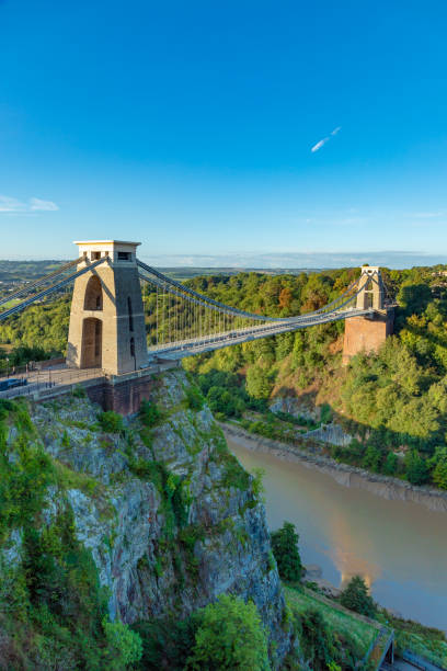 ponte suspensa de clifton, bristol, inglaterra - bristol england bridge clifton suspension bridge suspension bridge - fotografias e filmes do acervo