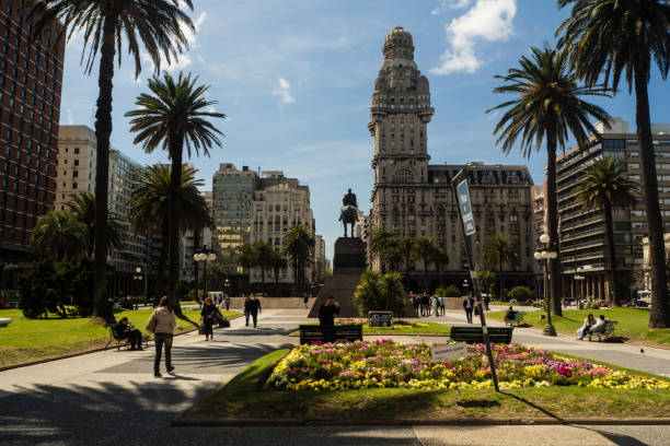 Main square in Montevideo, Plaza de la independencia, Salvo palace stock photo