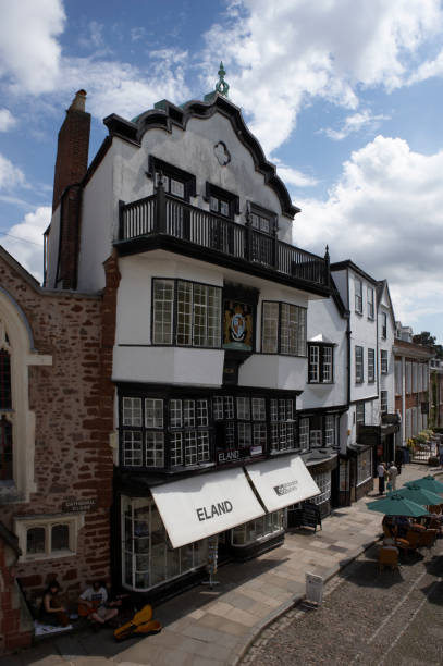 먹고 로얄 클라렌스 호텔 엑스 터에서 정부 측의 커피가 게 마시는 사람의 그룹 - exeter finance 뉴스 사진 이미지