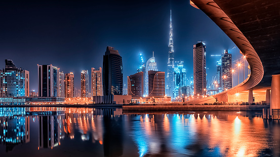 Ciudad de Dubai de noche photo