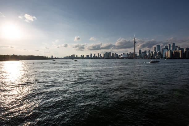 toronto city skyline - view from toronto islands at dusk - canada trust tower imagens e fotografias de stock