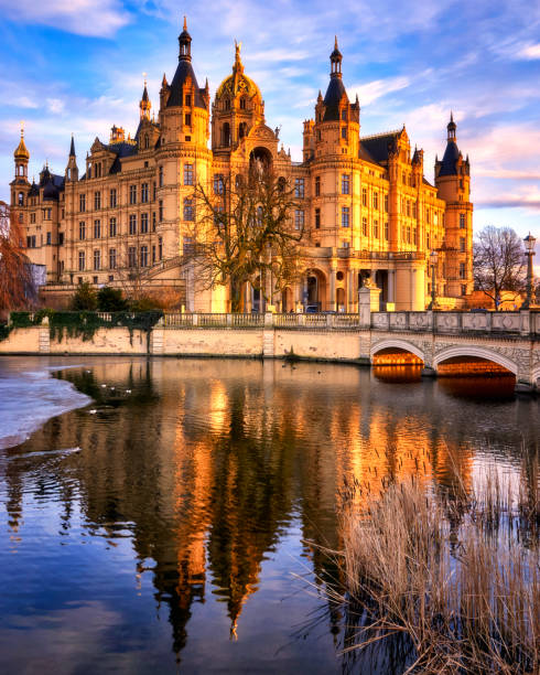 Sun under the castle bridge The Schwerin Castle, 19053 Schwerin, Mecklenburg-Vorpommern Germany. schwerin castle stock pictures, royalty-free photos & images