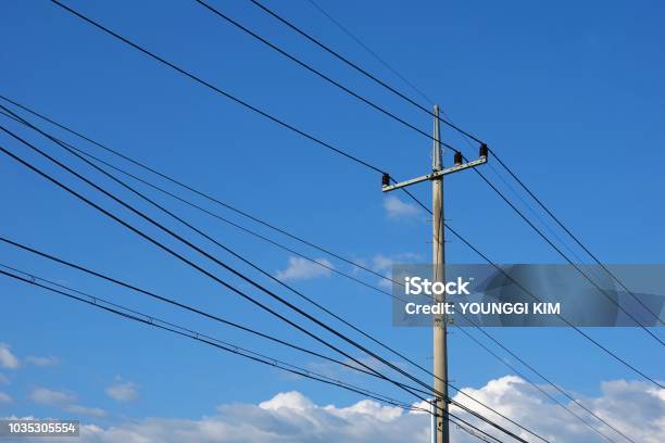 Photo libre de droit de Pôle Électrique banque d'images et plus d'images libres de droit de Câble électrique - Câble électrique, Ligne à haute tension, Câble