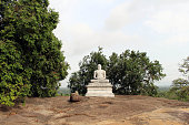 eine-buddha-statue-auf-dem-weg-an-die-spitze-des-pidurangala-rock-sigiriya-zu-sehen.jpg?b=1&s=170x170&k=20&c=j_OQ0XQKtpaA4ERs0f5bNJ3DXyRjoyvSbKIWxfBPA0Y=