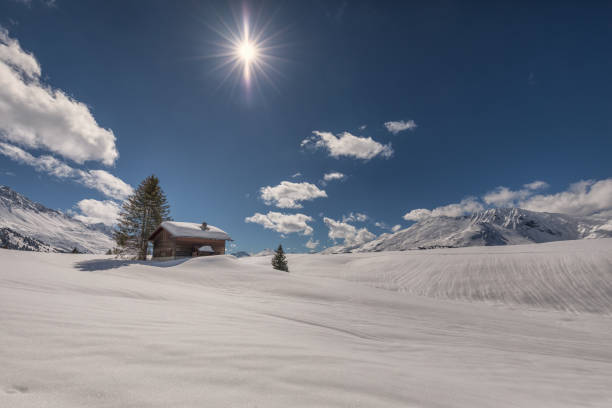 winter_sun - shack european alps switzerland cabin fotografías e imágenes de stock