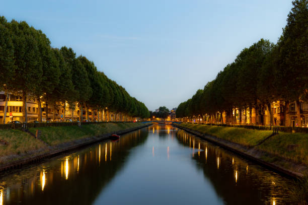 istock Weerkaatsing bomen in rivier Gent 1035403218