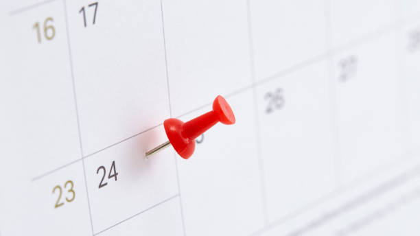 istock Calendar December 24 Christmas Eve With red pin 1035488424