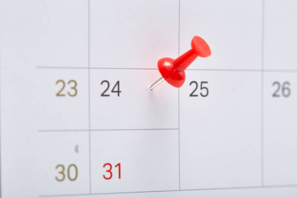 istock Calendar December 24 Christmas Eve With red pin 1035488432