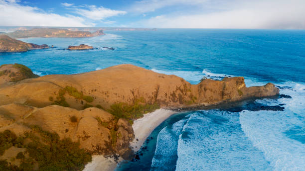 istock Beautiful Merese Hill with frothy waves 1035586118