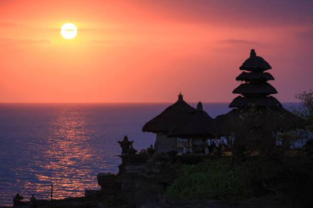 храм танах лот - travel destinations bali tanah lot temple стоковые фото и изображения