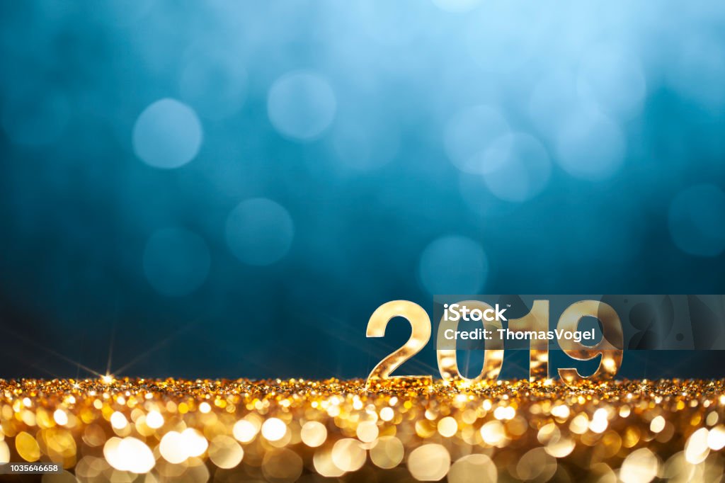Decorazione natalizia di Capodanno 2019 - Celebrazione della festa blu oro - Foto stock royalty-free di Sfondi