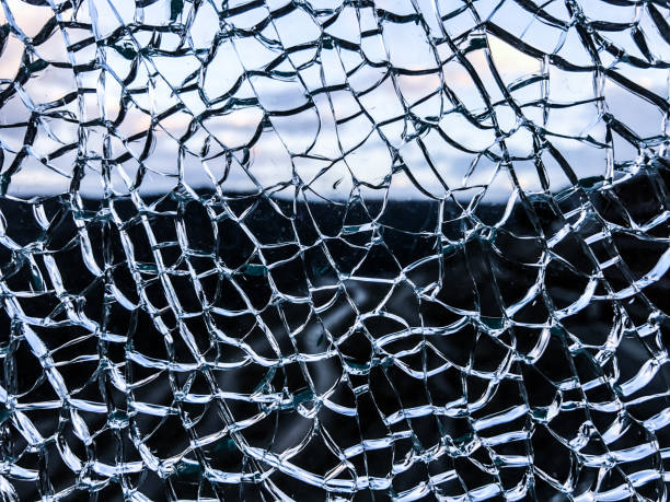 vidro quebrado - glass circle cracked striped - fotografias e filmes do acervo