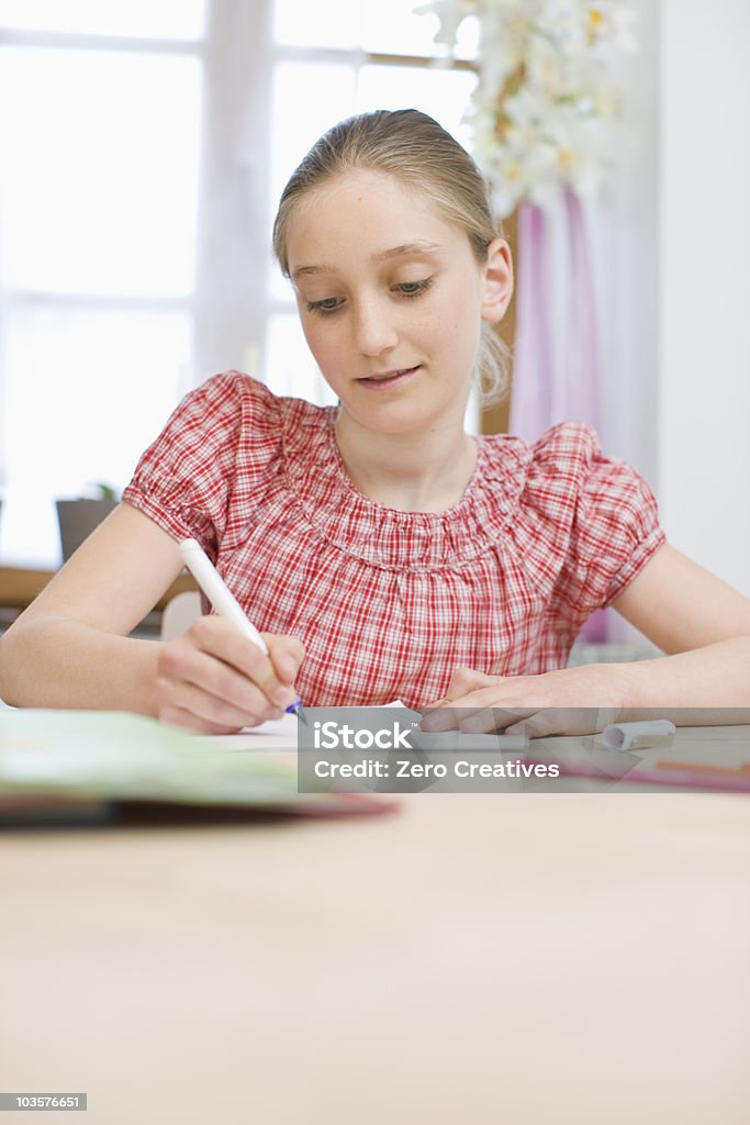 Dziewczyna robi Zadanie domowe - Zbiór zdjęć royalty-free (10-11 lat)