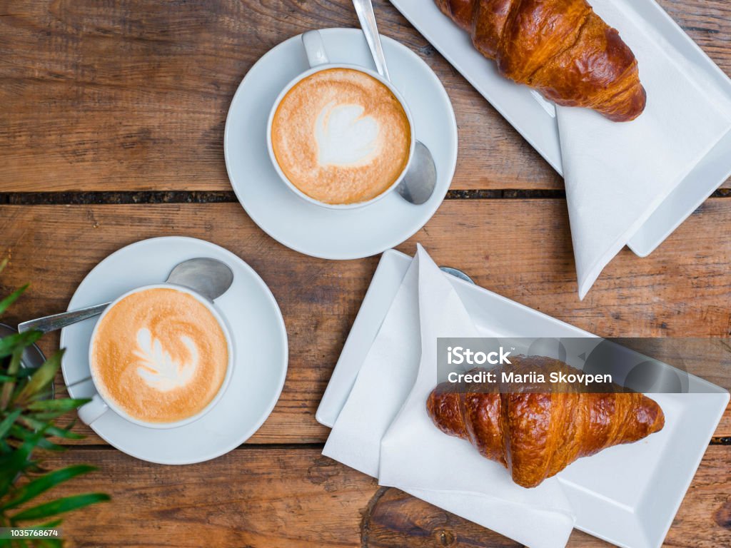 Cà Phê Và Bánh Sừng Bò Cho Bữa Sáng Văn Hóa Cafe Bánh Sừng Bò Với ...