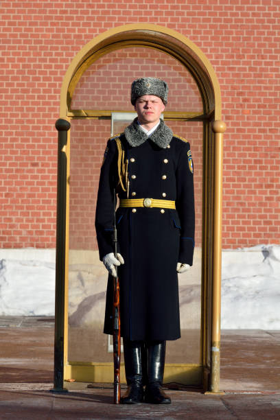 soldadura rusa kremlin del regimiento de la guardia de honor de mantener - kremlin regiment fotografías e imágenes de stock