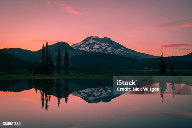 Tranquil Moments At Sparks Lake Oregon Stock Photo - Download Image Now - Oregon - US State, Bend - Oregon, Sparks Lake