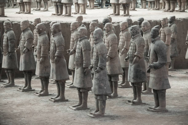 guerriers de terre cuite - horse terracotta soldiers china terracotta photos et images de collection