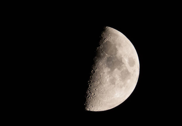 istock The moon from Pescara (Italy) 1035911042