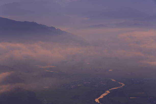 istock Mountain ranges and sea of ​​clouds 1035921590