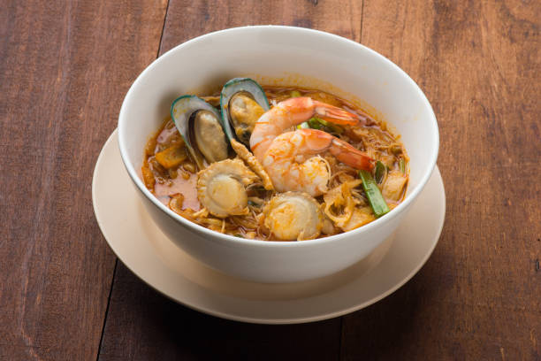 tom yam kung soup with noodles - main course salmon meal course imagens e fotografias de stock