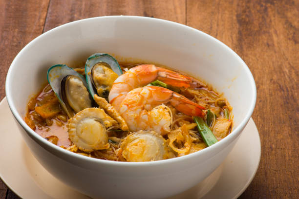 tom yam kung soup with noodles - main course salmon meal course imagens e fotografias de stock