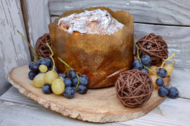 panettone - fruitcake christmas cake cake raisin photos et images de collection