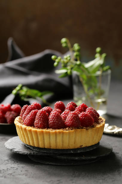 tart with fresh raspberries - 11206 imagens e fotografias de stock