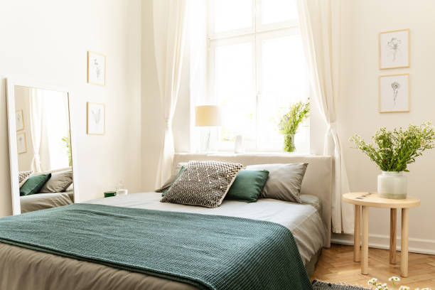 生態棉亞麻和毯子在自然愛家庭旅館的床在春天和夏天假期。真正的照片。 - 睡房 圖片 個照片及圖片檔