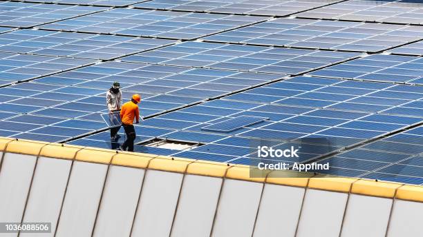 Photo libre de droit de Centrale Thermique Solaire banque d'images et plus d'images libres de droit de Énergie solaire - Énergie solaire, Panneau solaire, Soleil