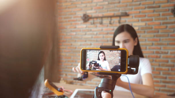 gravação de vídeo de mulher para preparação de material diy - video sharing - fotografias e filmes do acervo