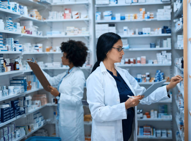 istock Well skilled in the process of pharmaceutical stock control 1036131896
