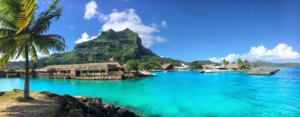 vaitape harbor - french polynesia pier lagoon nautical vessel - fotografias e filmes do acervo