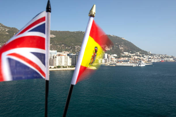 The Union Jack and the Spanish Flag fluttering in the wind with Gibraltar in the background, indicating the dispute over its sovereignty and the effects of Brexit The Union Jack and the Spanish Flag fluttering in the wind with Gibraltar in the background, indicating the dispute over its sovereignty and the effects of Brexit barbary macaque stock pictures, royalty-free photos & images