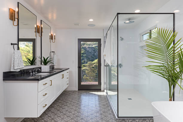 hermoso baño moderno - inside of model home indoors bathroom fotografías e imágenes de stock