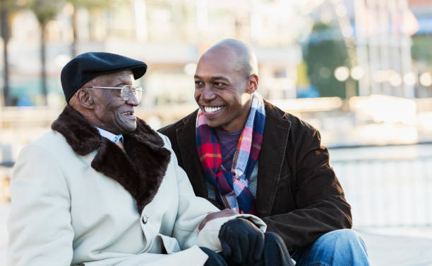 hombre afroamericano con el abuelo en la ciudad de - retirement grandfather senior adult child fotografías e imágenes de stock