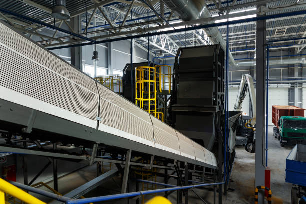 istock Central conveyor of the waste sorting plant. 1036328380