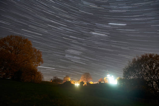 senderos de estrellas de observatorio de greenwich - royal observatory fotografías e imágenes de stock