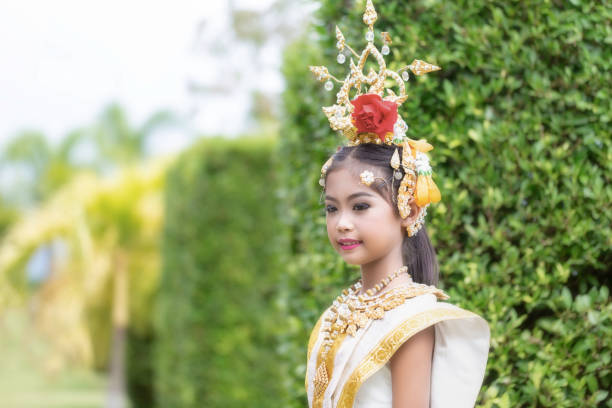 Thai girl in tradition dress a cute Thai girl in traditional dress to perform Thai drama dance dramatise stock pictures, royalty-free photos & images