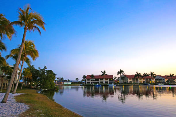 cape coral florida beach - florida naples florida house residential structure fotografías e imágenes de stock