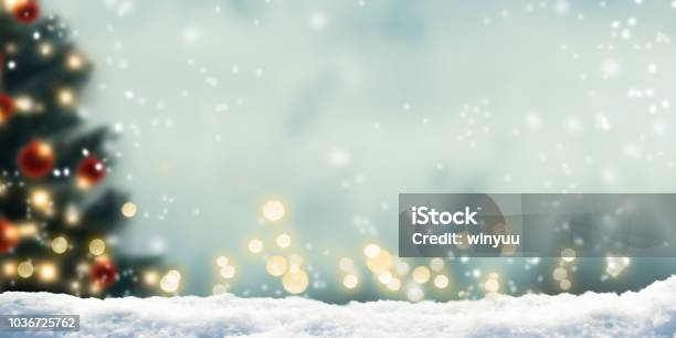 Schnee Vor Der Winterlichen Xmashintergrund Stockfoto und mehr Bilder von Weihnachten - Weihnachten, Bildhintergrund, Weihnachtsbaum