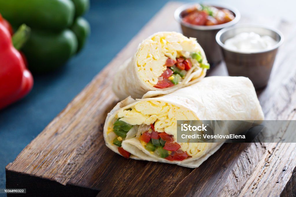 Burrito végétarien petit déjeuner avec oeufs - Photo de Petit déjeuner libre de droits
