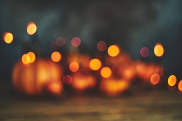 defocused background with pumpkins and string lights for halloween or thanksgiving - soft lighting imagens e fotografias de stock