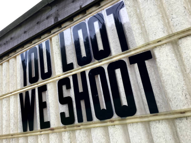 istock Loot We’ll Shoot Warning Sign for Hurricane Florence 2018 1036985942
