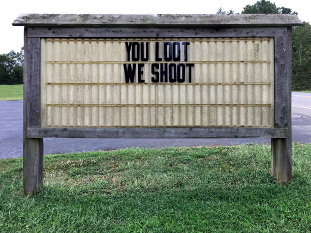 istock Loot We’ll Shoot Warning Sign for Hurricane Florence 2018 1036986098
