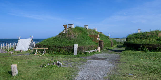 l'anse aux meadows viking village - l unesco imagens e fotografias de stock