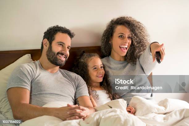 Dad Mom And Daughter In Bed Stock Photo - Download Image Now - 2-3 Years, 30-34 Years, 30-39 Years