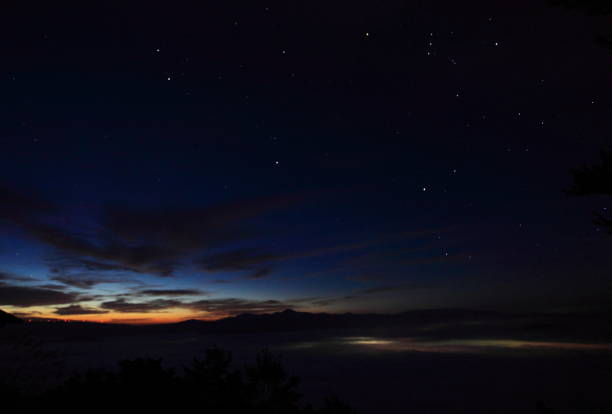 istock Mountain ranges and sea of ​​clouds 1037192236