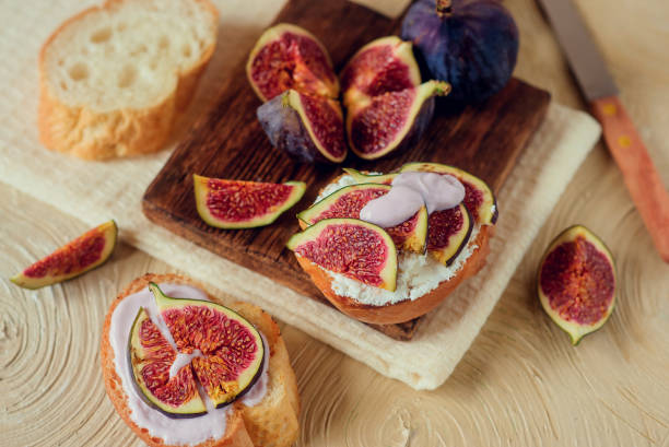 istock Autumn dessert: sweet toast with ripe figs, soft cheese and honey on a light background. 1037449500
