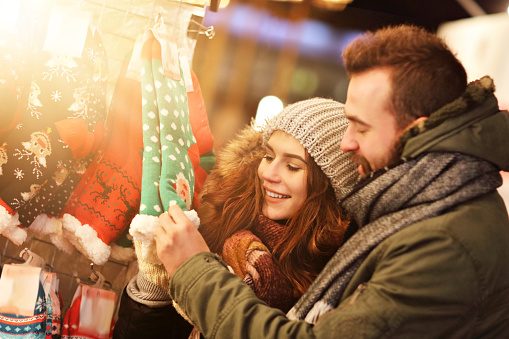 Picture showing adult couple shopping in the city during Christmas time
